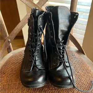 G BY GUESS - COMBAT BOOTS / BOOTIES